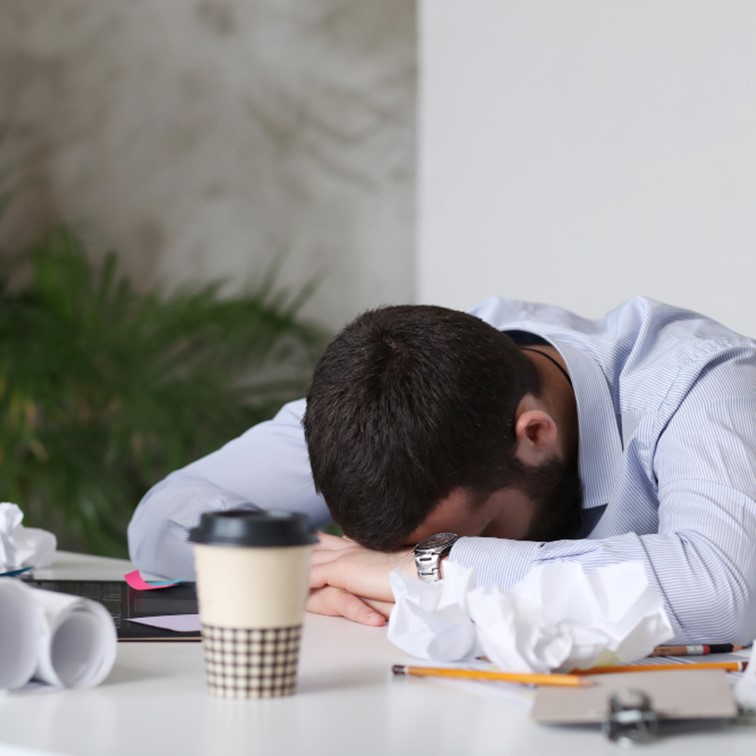 ¿Sientes fatiga constante o falta de energía, incluso después de descansar adecuadamente?